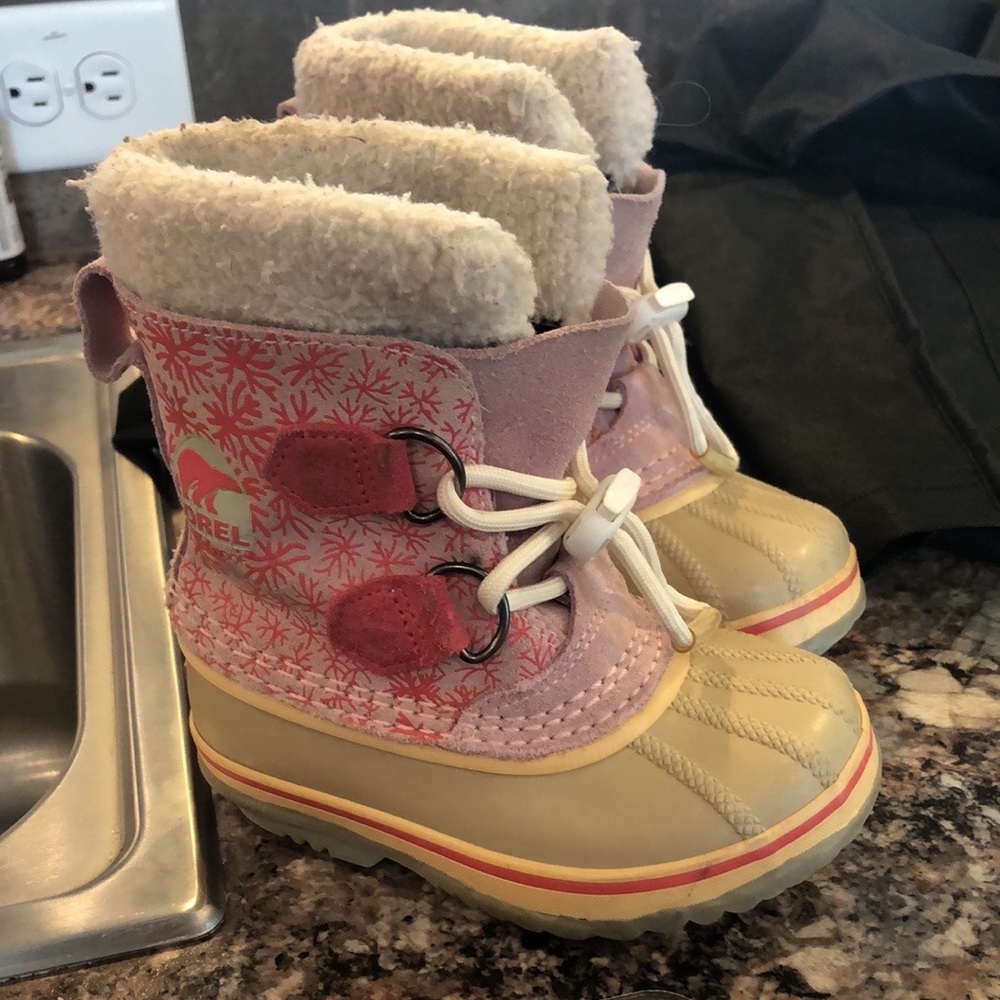 Girls sorrel boots